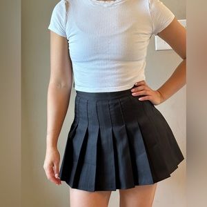 Pleated black skort